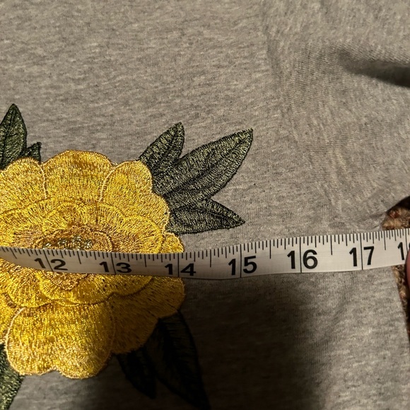 Yellow flower embroidered tee - Picture 3 of 3